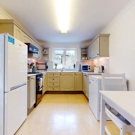 Cheerful 4 Bedroom Victorian House With Back Courtyard London Exterior photo