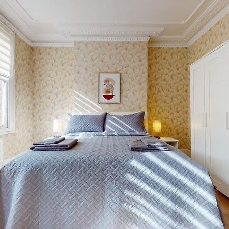 Cheerful 4 Bedroom Victorian House With Back Courtyard London Exterior photo